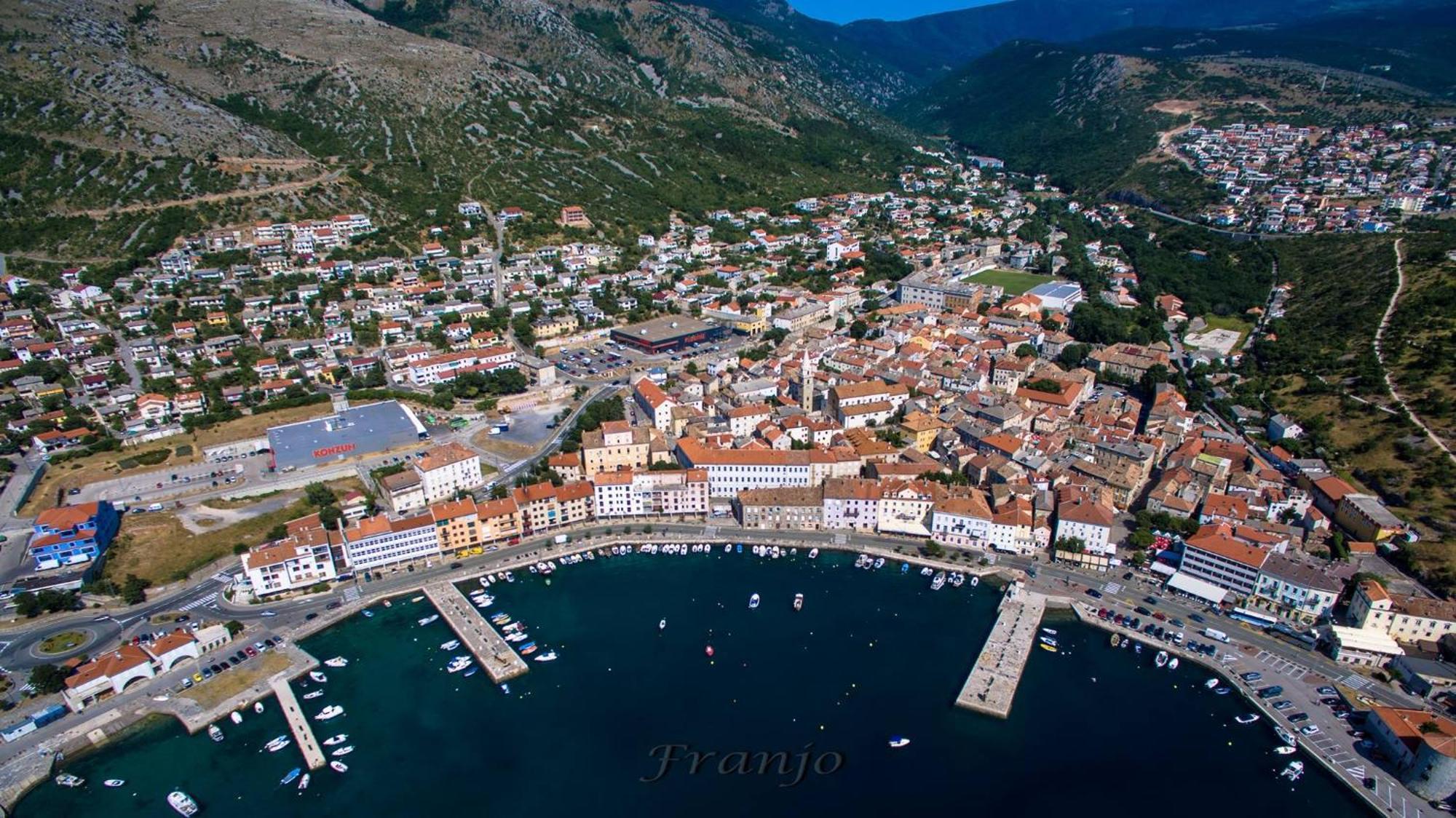 Laura * Senj (Lika-Senj)